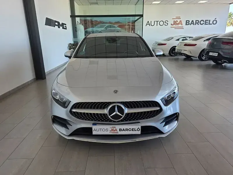 Usado Mercedes A180 116 CV (85 kW) 2019 Gris / plata Berlina