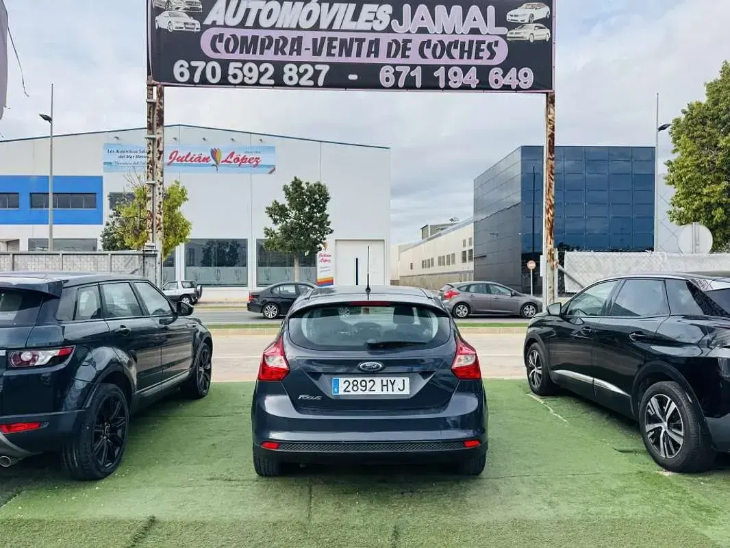 Usado Ford Focus Trend+ 116 CV (85 kW) 2014 Gris Utilitario