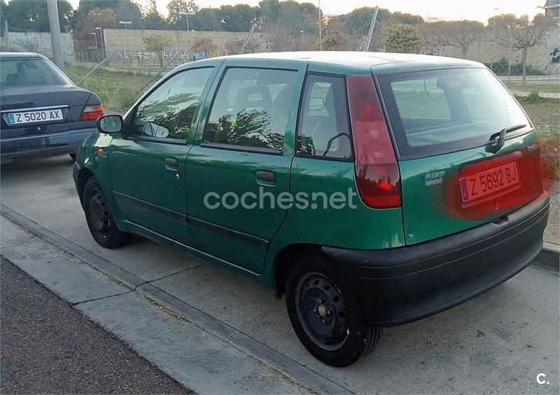 Usado Fiat Punto S 63 CV (46 kW) 1999 Verde Berlina