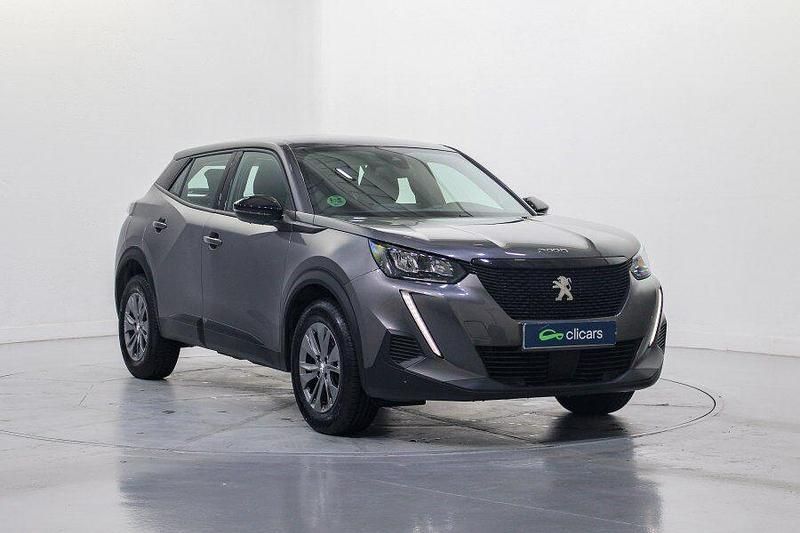 Usado Peugeot 2008 Active 110 CV (80 kW) 2022 Gris / plata SUV