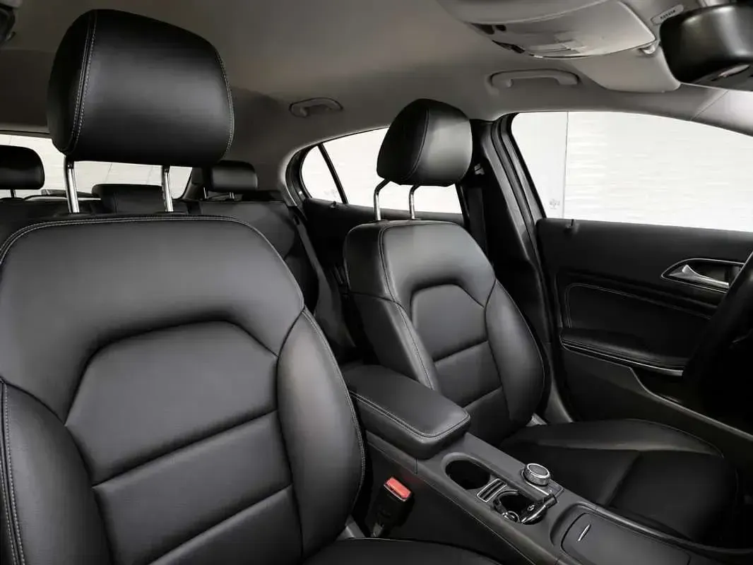 Usado Mercedes GLA180 Urban 122 CV (89 kW) 2016 Gris SUV