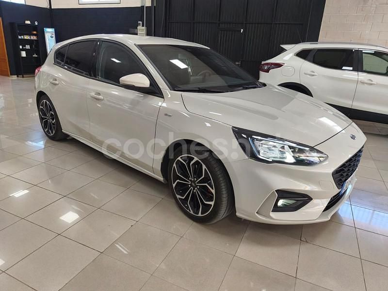 Usado Ford Focus ST-Line 155 CV (114 kW) 2021 Blanco Berlina