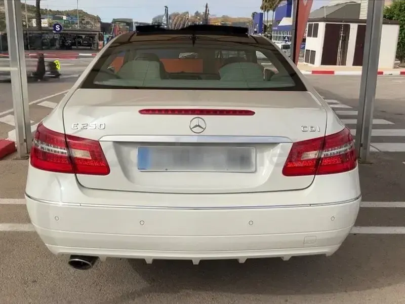 Usado Mercedes E250 204 CV (150 kW) 2011 Beige Coupe