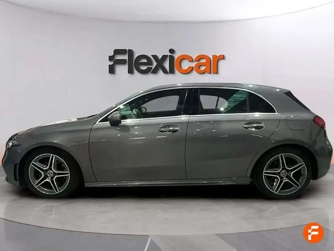 Usado Mercedes A180 116 CV (85 kW) 2019 Gris Utilitario