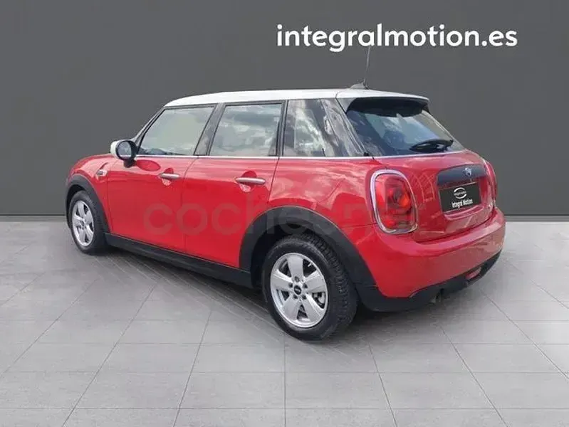Usado Mini ONE 102 CV (75 kW) 2020 Rojo Utilitario