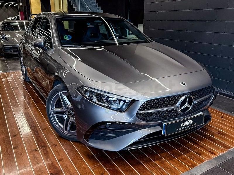 Usado Mercedes A180 136 CV (100 kW) 2024 Gris / plata Berlina
