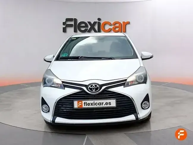 Usado Toyota Yaris Active 99 CV (72 kW) 2016 Blanco Utilitario