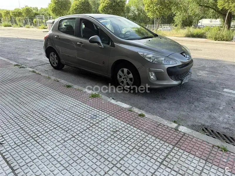 Usado Peugeot 308 Sportium 120 CV (88 kW) 2011 Beige Berlina
