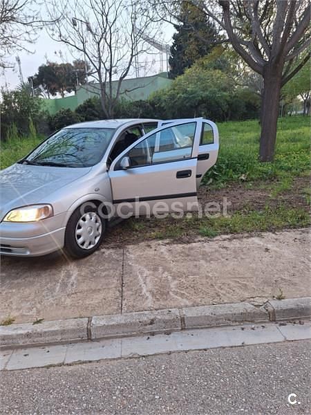 Usado Opel Astra 110 CV (80 kW) 2021 Gris / plata Berlina