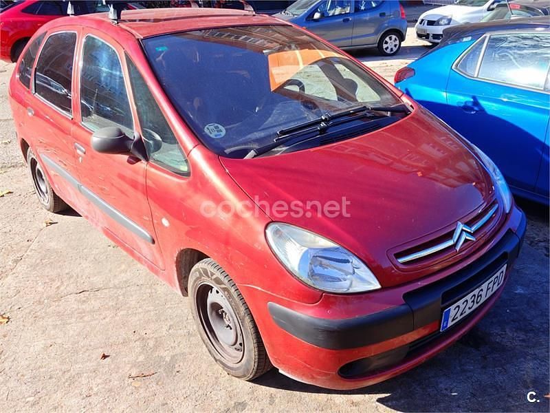Usado Citroën Xsara Picasso Exclusive 92 CV (67 kW) 2007 Rojo Monovolumen