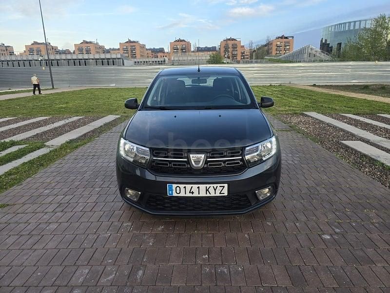 Usado Dacia Sandero Essentiel 90 CV (66 kW) 2019 Gris / plata Berlina