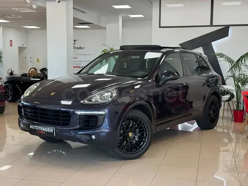 Usado Porsche Cayenne Platinum Edition 262 CV (192 kW) 2017 Violeta / lila SUV