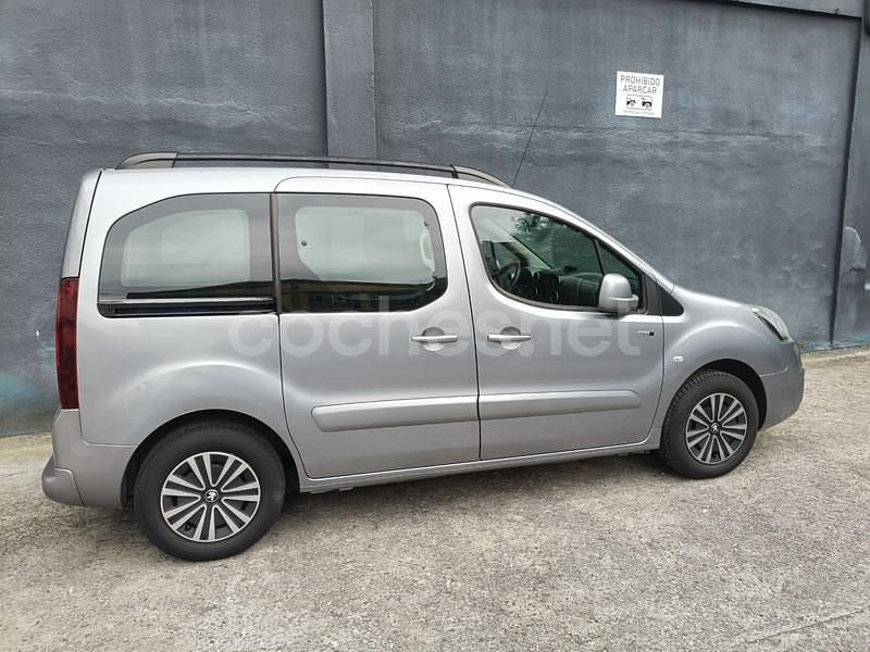 Gris / plata Usado 2015 Peugeot Partner Tepee Outdoor Monovolumen | 11.500 € (Precio justo) - Imagen 1/4