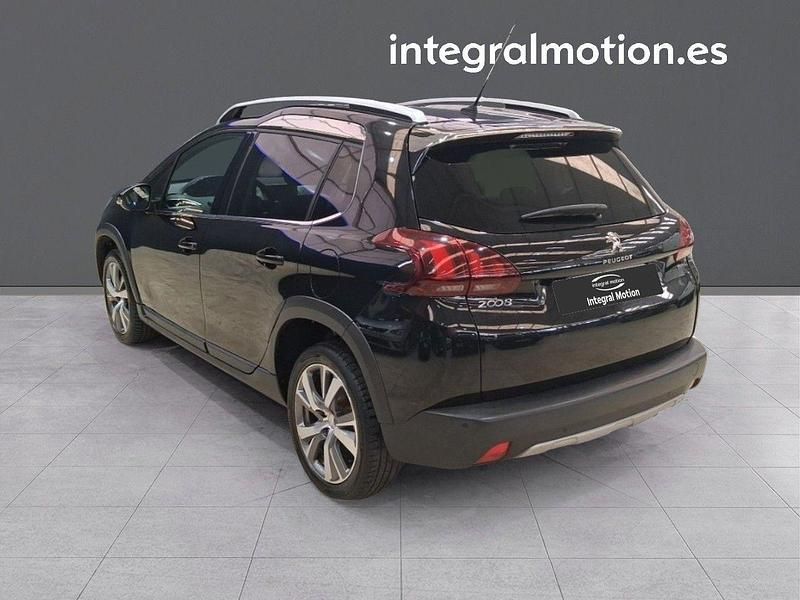 Usado Peugeot 2008 Allure 110 CV (80 kW) 2017 Negro SUV