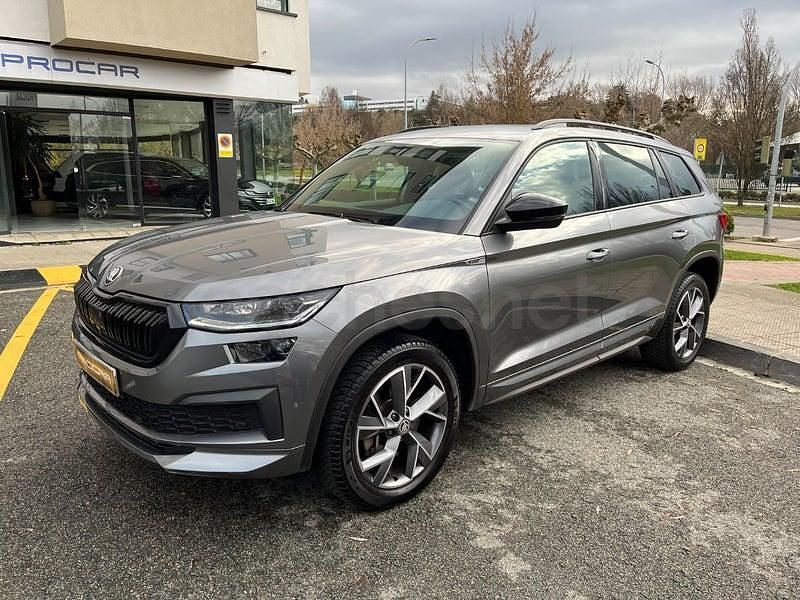 Usado Skoda Kodiaq SportLine 150 CV (110 kW) 2022 Gris / plata SUV