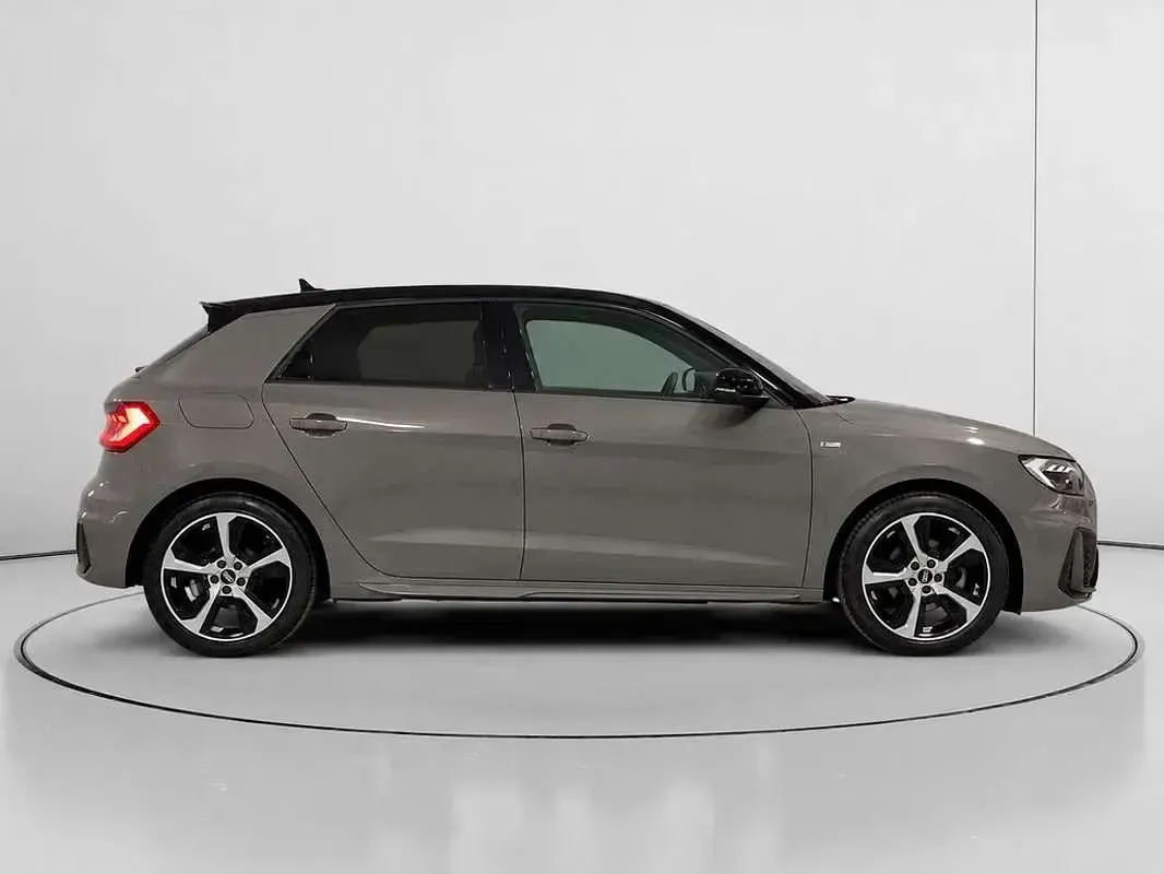 Usado Audi A1 Sportback 110 CV (80 kW) 2022 Gris Utilitario