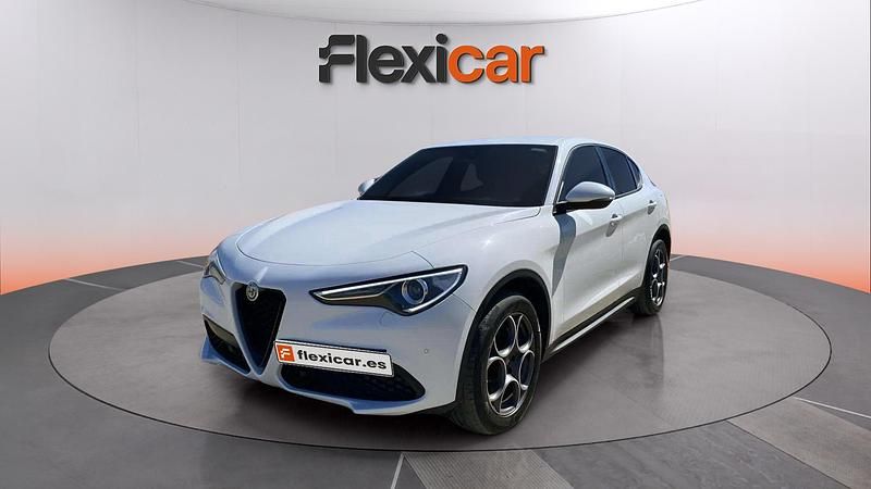 Usado Alfa Romeo Stelvio Sprint 200 CV (147 kW) 2022 Blanco SUV