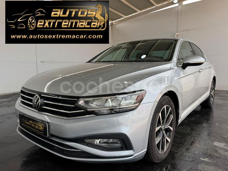 Gris / plata Usado 2021 VW Passat Executive Berlina | 16.499 € (Buen precio) - Imagen 1/4