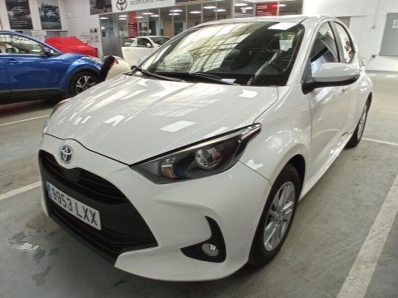Blanco Usado 2022 Toyota Yaris Hybrid Active Berlina | 20.990 € (Precio justo) - Imagen 1/4