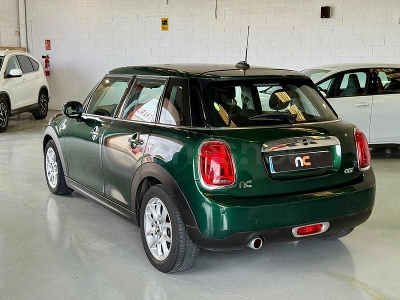 Usado Mini ONE 102 CV (75 kW) 2019 Verde Utilitario