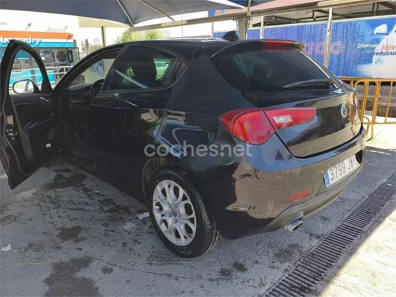 Usado Alfa Romeo Giulietta 120 CV (88 kW) 2017 Negro Utilitario