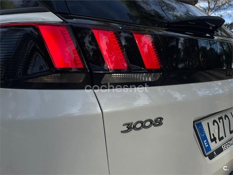 Usado Peugeot 3008 Allure 130 CV (95 kW) 2021 Blanco SUV
