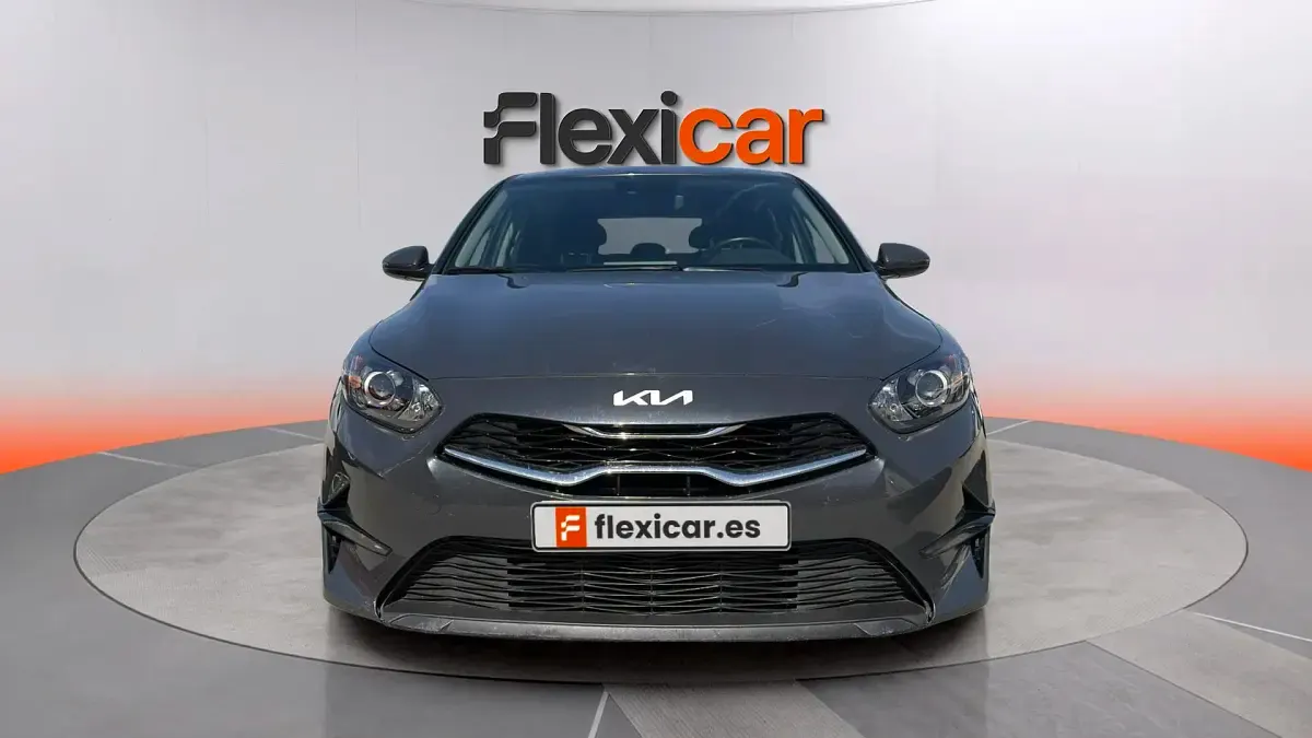 Usado Kia Ceed 136 CV (100 kW) 2023 Gris Utilitario