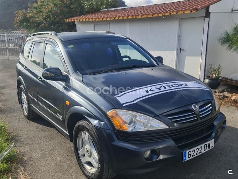 Usado Ssangyong (KGM) Kyron Limited 141 CV (103 kW) 2006 Gris / plata SUV