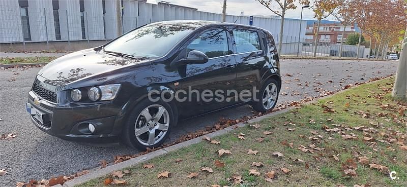 Usado Chevrolet Aveo LTZ 100 CV (73 kW) 2013 Negro Berlina