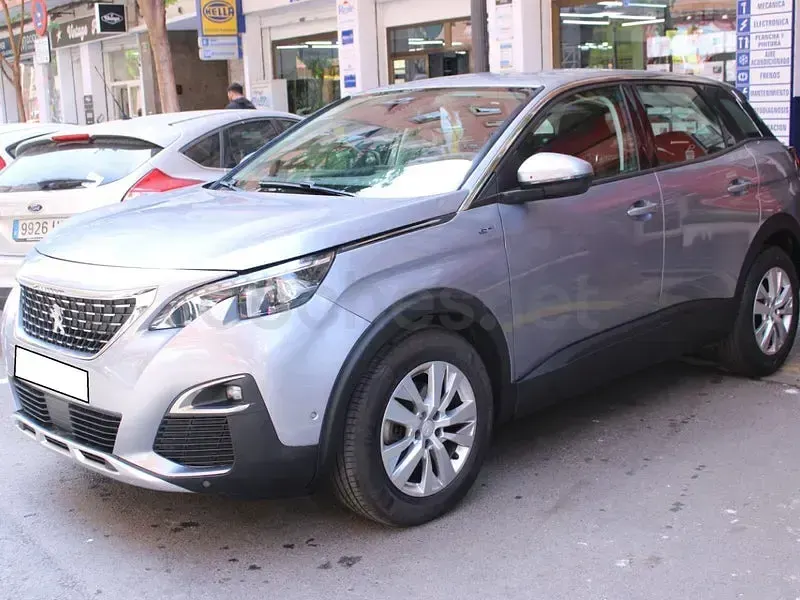 Usado Peugeot 3008 Active 130 CV (95 kW) 2020 Gris / plata SUV