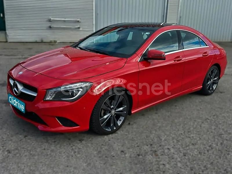 Usado Mercedes CLA220 Shooting Brake 177 CV (130 kW) 2016 Rojo Familiar