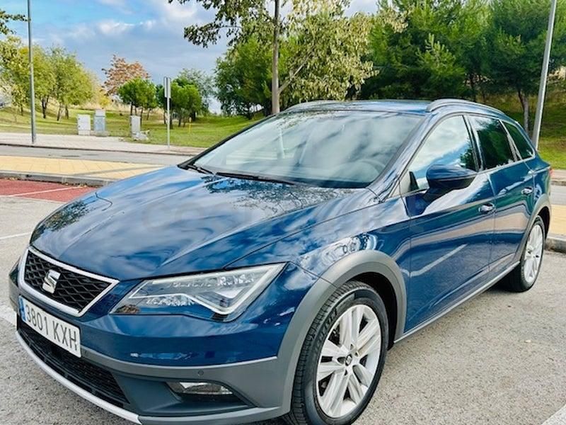 Usado Seat Leon 150 CV (110 kW) 2019 Azul Familiar