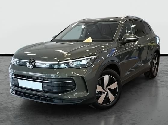 Verde cipressino metalizado Usado 2024 VW Tiguan SUV | 30.990 € (Precio justo) - Imagen 1/4