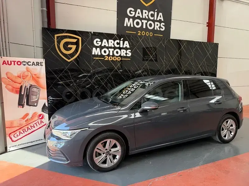 Usado VW Golf VIII R-line 150 CV (110 kW) 2023 Gris / plata Berlina