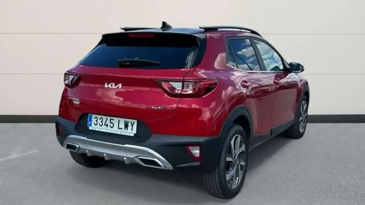 Käytetty Kia Stonic GT-Line 121 HP (88 kW) 2022 Punainen Katumaasturi