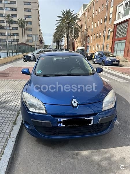 Usado Renault Mégane Authentique 100 CV (73 kW) 2010 Azul Berlina