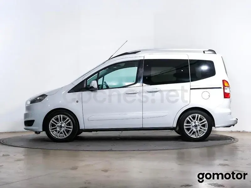 Usado Ford Tourneo Courier Titanium 100 CV (73 kW) 2017 Blanco Monovolumen