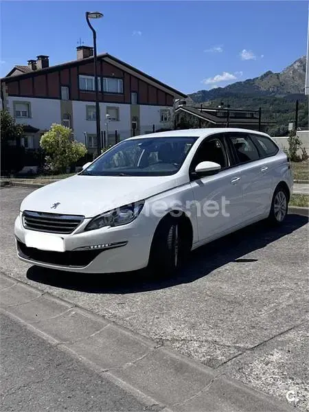 Usado Peugeot 308 SW Active 120 CV (88 kW) 2015 Blanco Familiar