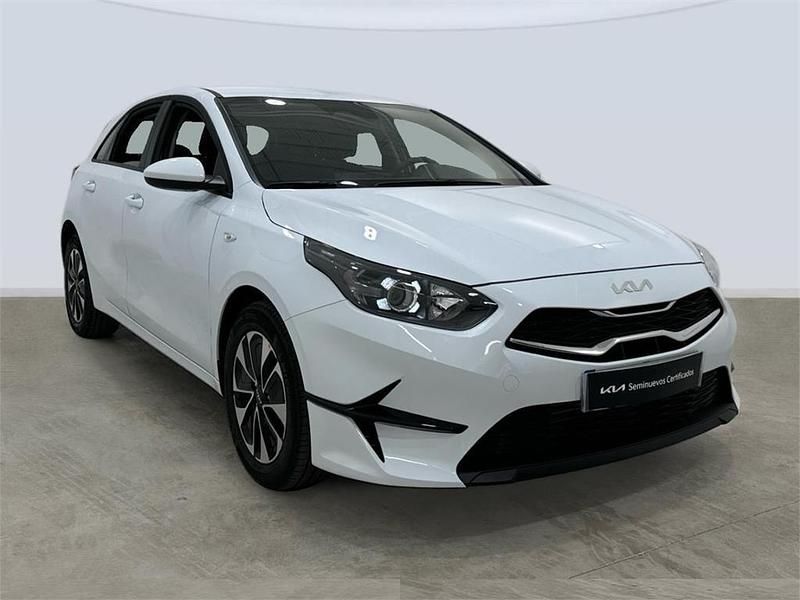 Usado Kia Ceed 100 CV (73 kW) 2024 Blanco Utilitario