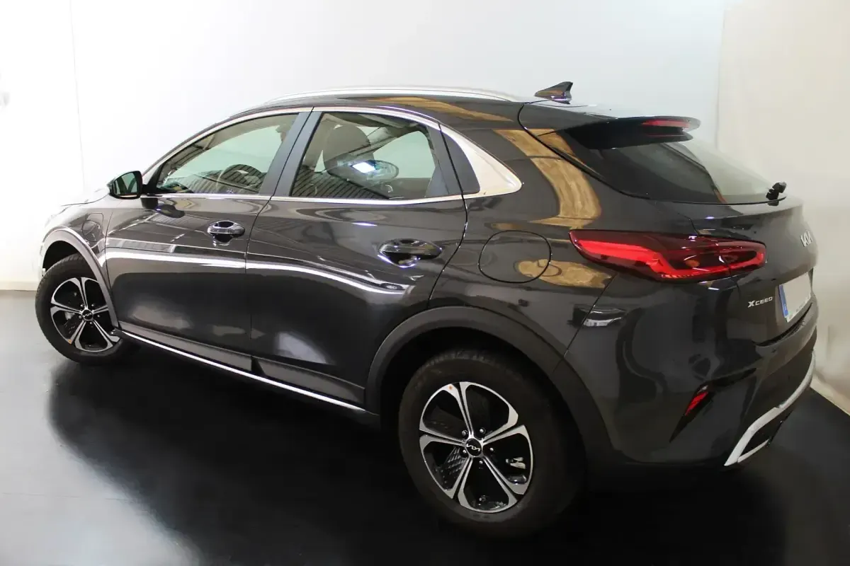 Usado Kia XCeed 141 CV (103 kW) 2024 Gris SUV