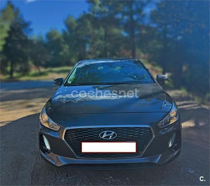 Usado Hyundai i30 110 CV (80 kW) 2017 Gris / plata Familiar