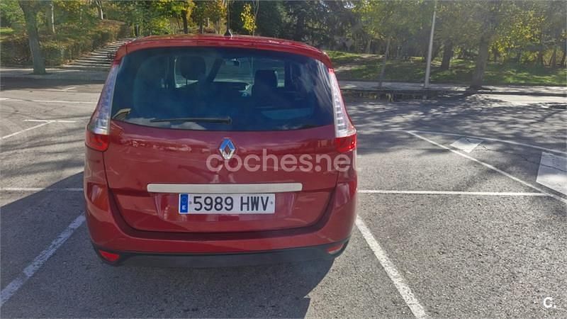 Usado Renault Grand Scénic III Dynamique 130 CV (95 kW) 2011 Granate Monovolumen