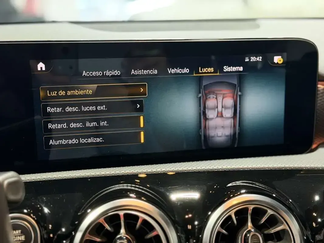 Usado Mercedes A250 218 CV (160 kW) 2022 Gris Utilitario