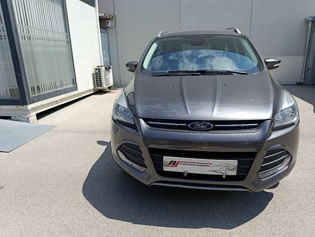 Plateado Usado 2016 Ford Kuga Trend SUV | 12.500 € (Precio justo) - Imagen 1/4