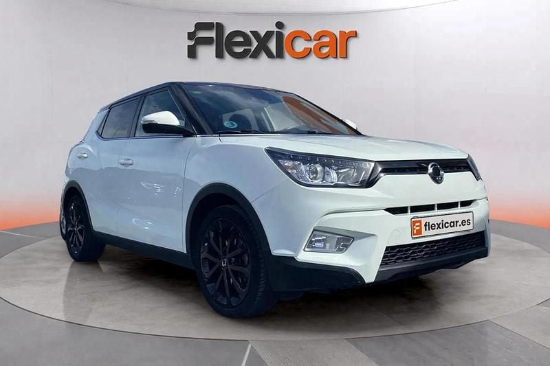Blanco Usado 2017 Ssangyong (KGM) Tivoli SUV | 9490 € (Buen precio) - Imagen 1/4