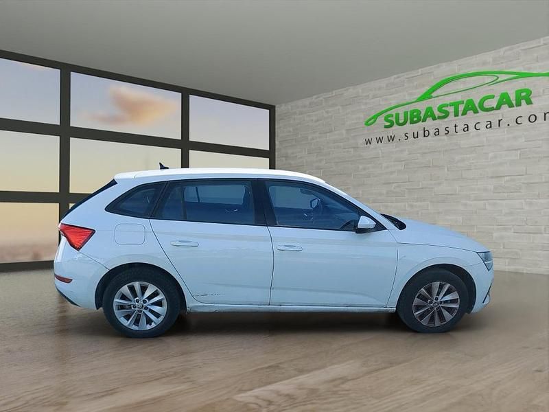 Blanco Usado 2023 Skoda Scala Active Utilitario | 15.850 € (Precio justo) - Imagen 1/4