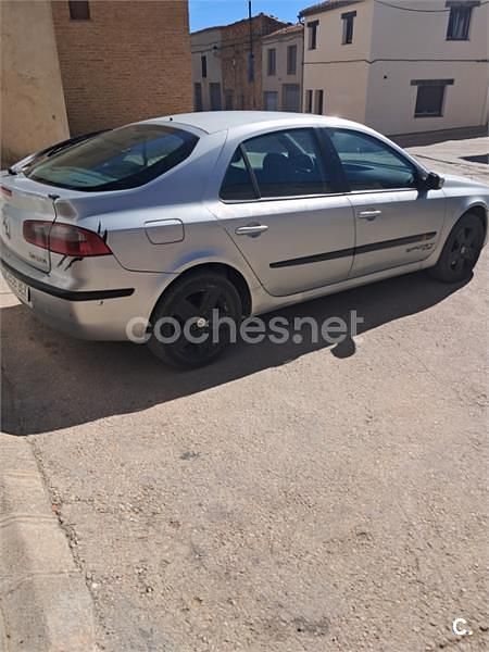Usado Renault Laguna II Expression 110 CV (80 kW) 2001 Gris / plata Berlina