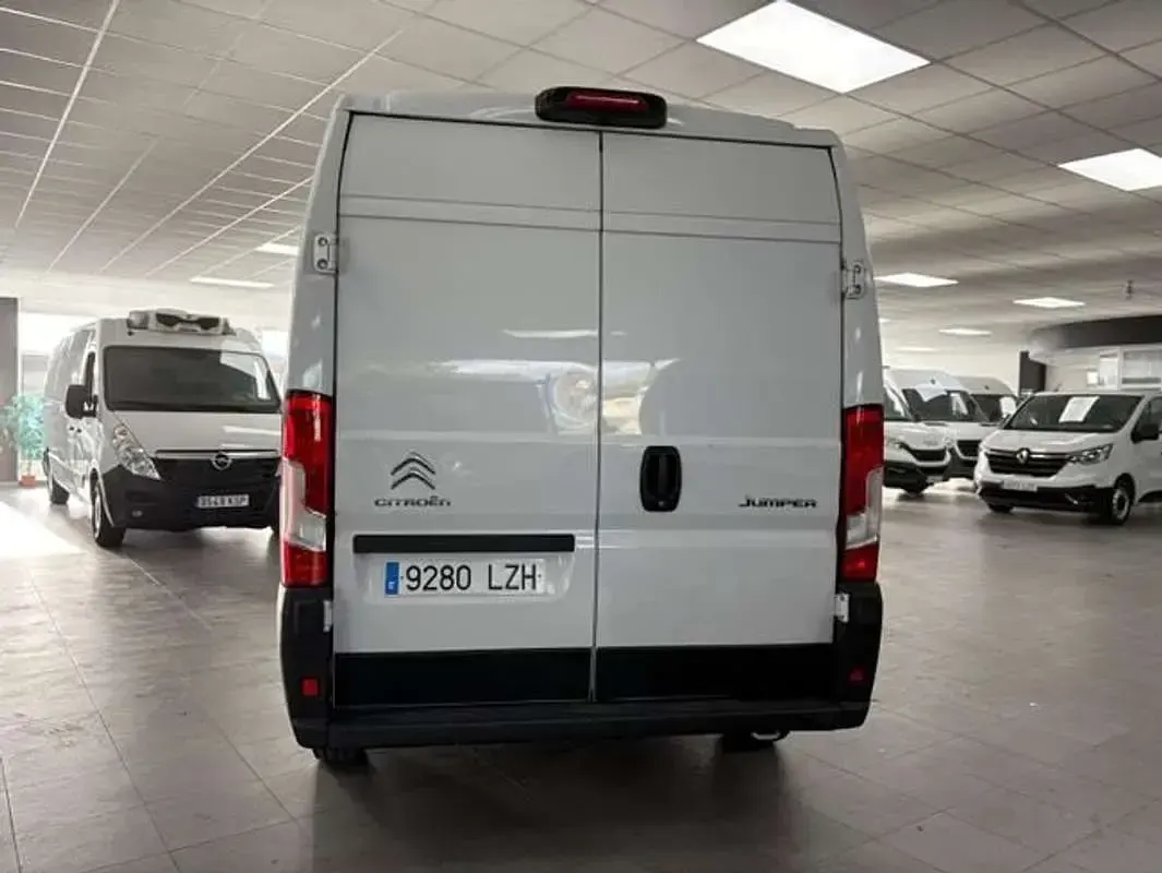 Usado Citroën Jumper 140 CV (102 kW) 2022 Blanco Monovolumen
