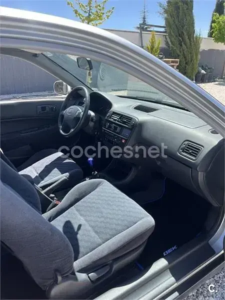 Usado Honda Civic LS 114 CV (83 kW) 2000 Gris / plata Berlina