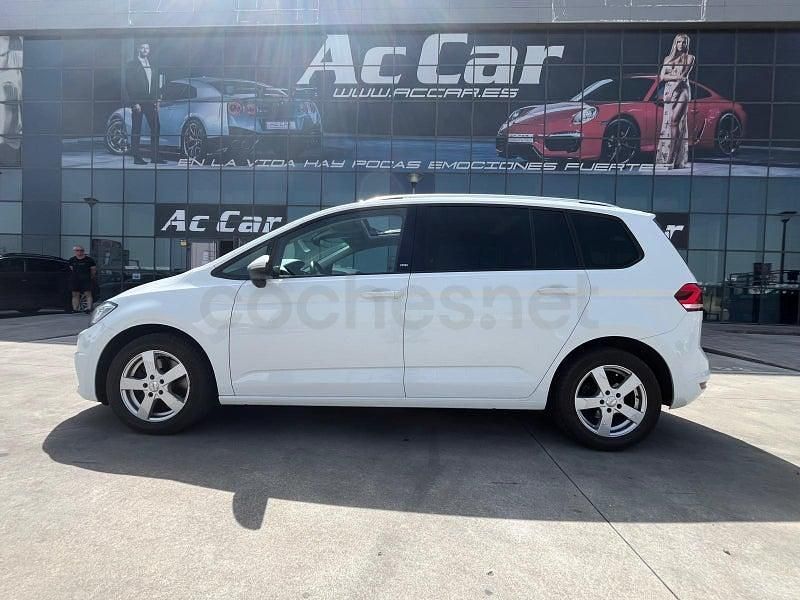 Usado VW Touran Advance 115 CV (84 kW) 2018 Blanco Monovolumen